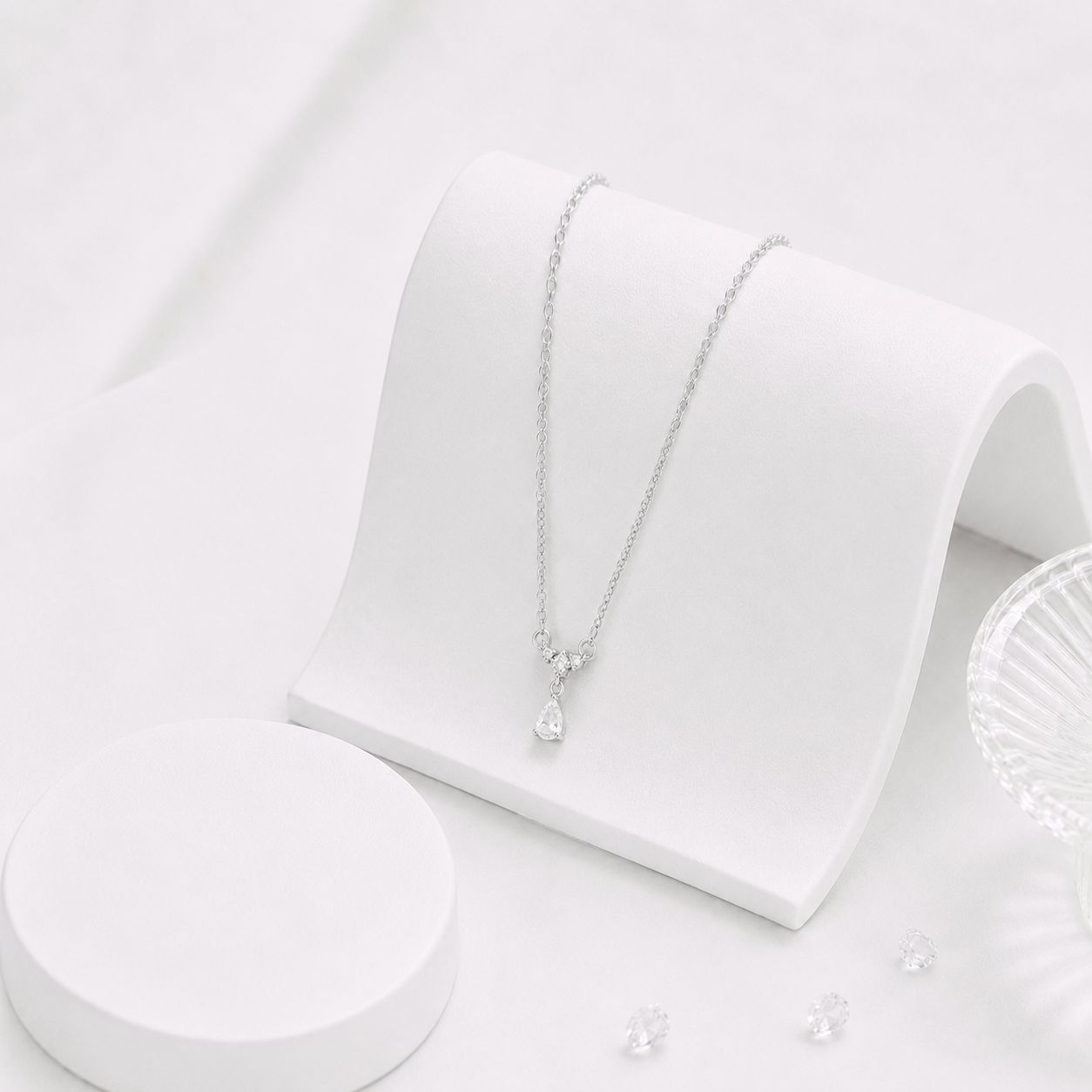 Top 5 Các Cách Phối Đồ Cùng Mẫu Mặt Dây Chuyền Nữ Đẹp Cực Sang Chảnh