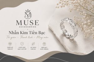 Khám phá mẫu nhẫn kim tiền bạc tối giản thanh lịch từ Muse Accessories thiết kế tinh tế giúp tôn vinh nét duyên phái đẹp.