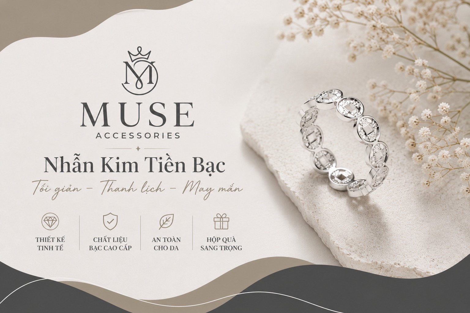 Khám phá mẫu nhẫn kim tiền bạc tối giản thanh lịch từ Muse Accessories thiết kế tinh tế giúp tôn vinh nét duyên phái đẹp.